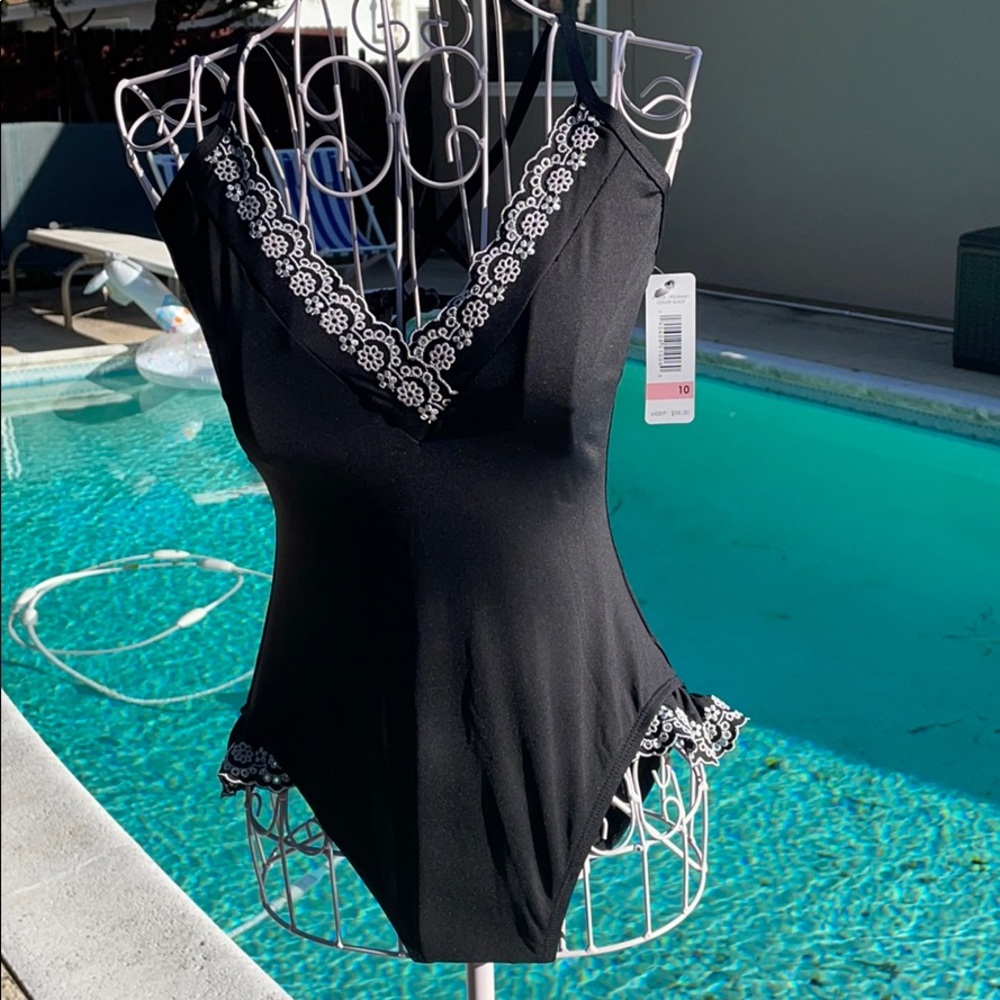 Annie Cole Studio Collection Black with Wt sz10
